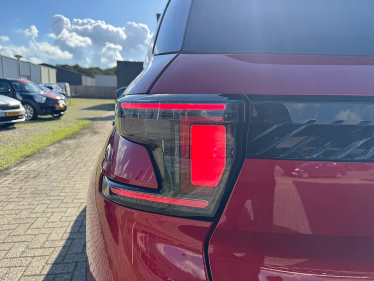 Vehicle Image 16