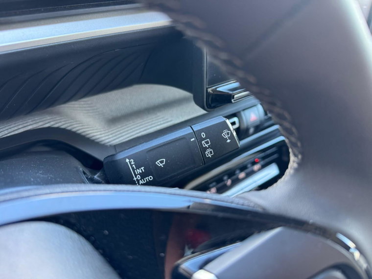 Vehicle Image 28