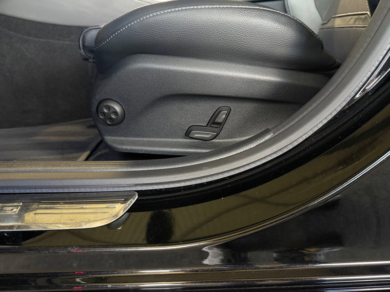 Vehicle Image 37