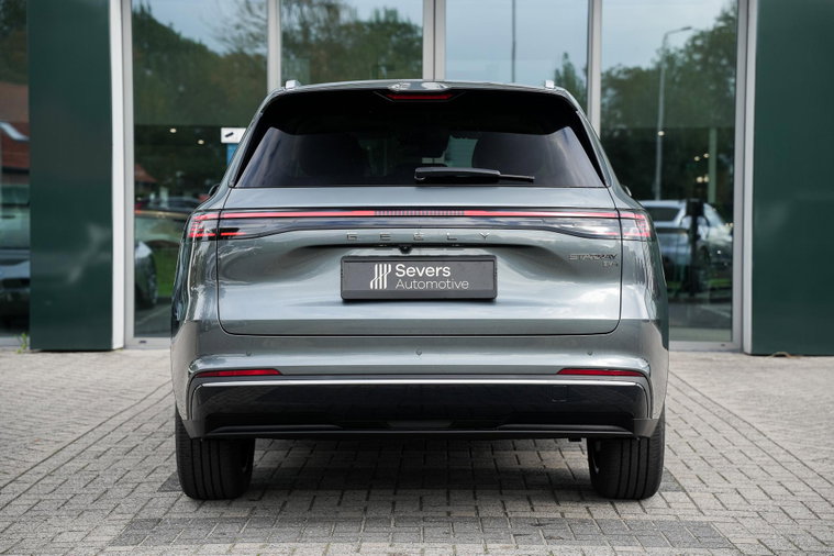 Vehicle Image 9
