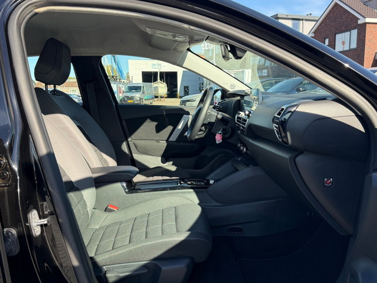 Vehicle Image 32