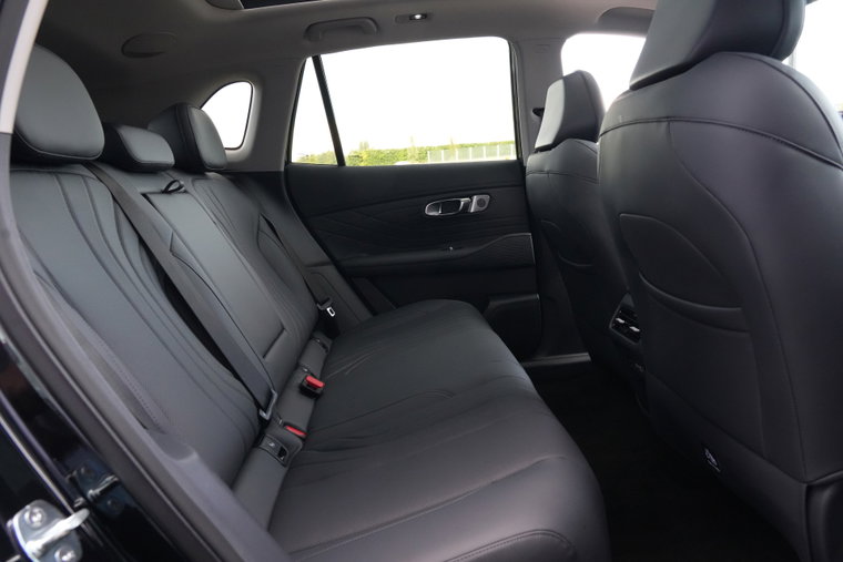 Vehicle Image 32