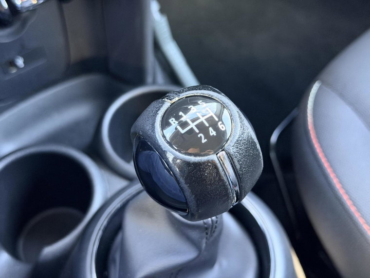 Vehicle Image 32