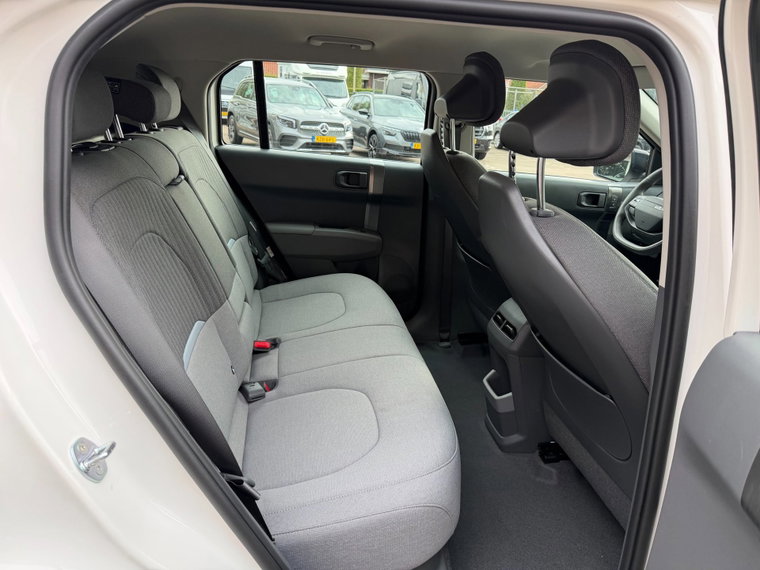 Vehicle Image 33