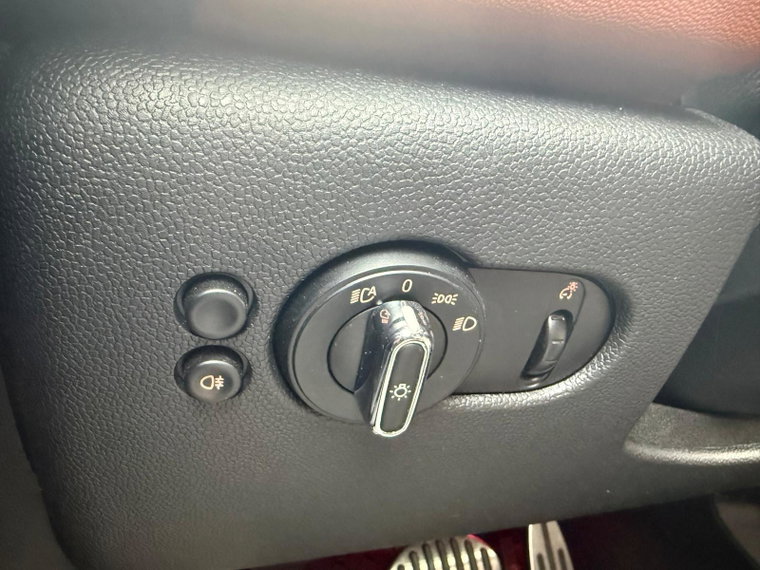 Vehicle Image 38