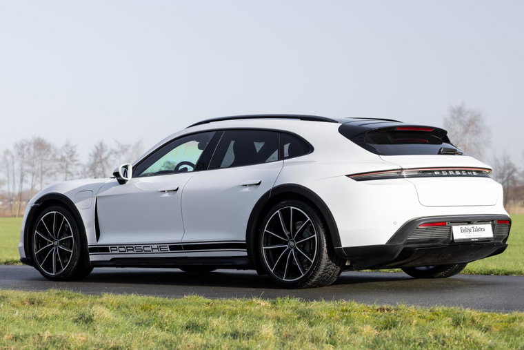 Vehicle Image 24