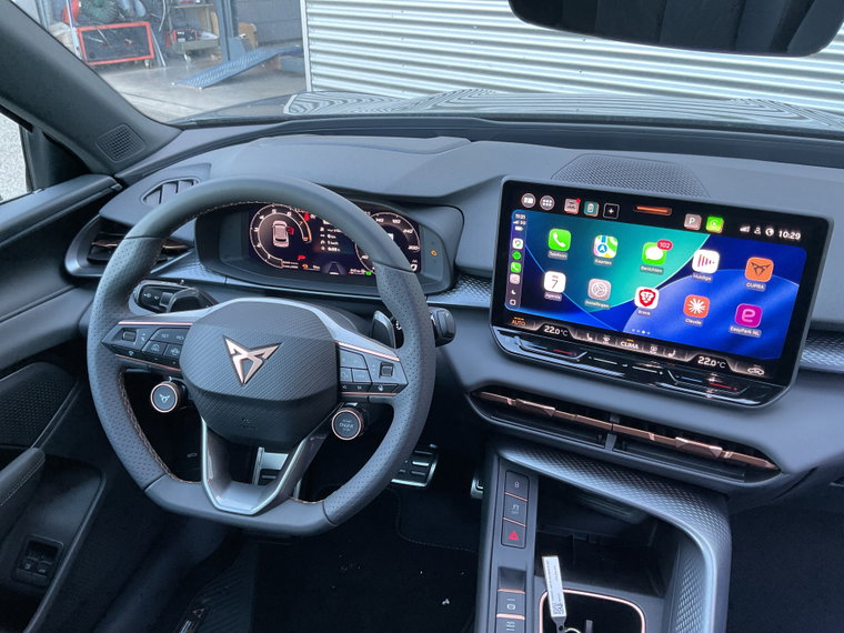 Vehicle Image 12