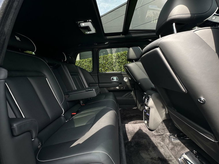 Vehicle Image 32