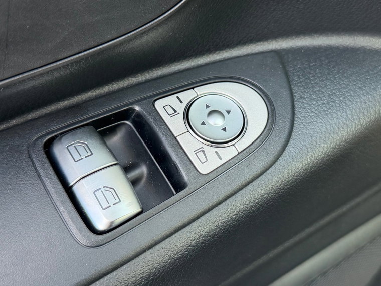 Vehicle Image 28