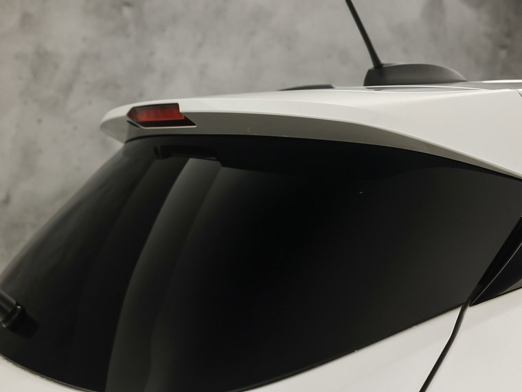 Vehicle Image 32