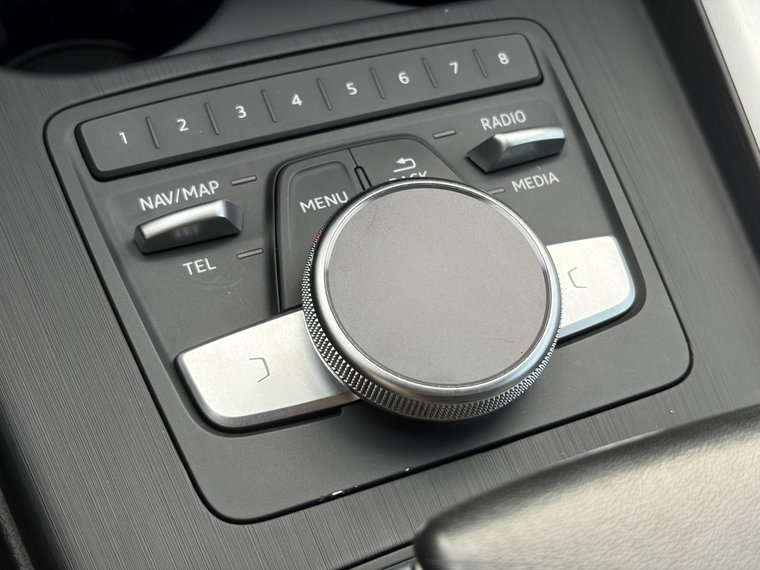 Vehicle Image 25