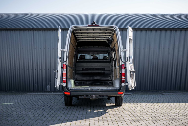 Vehicle Image 9