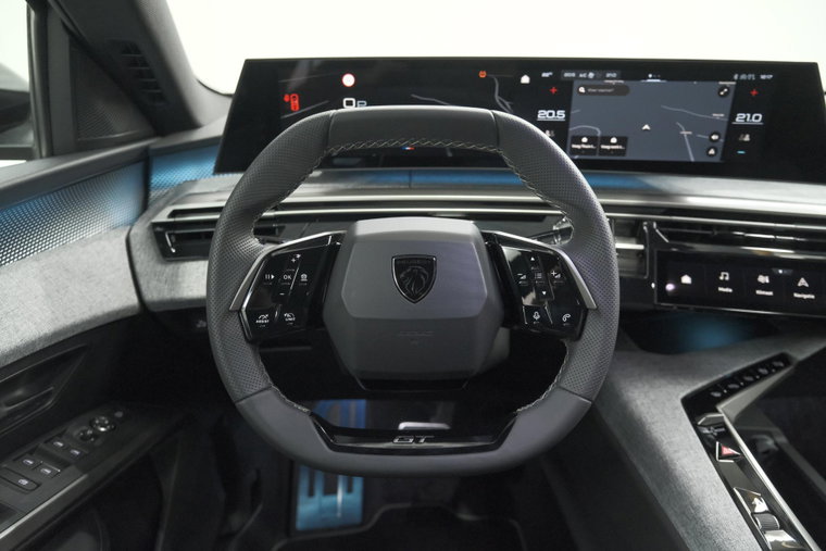 Vehicle Image 25