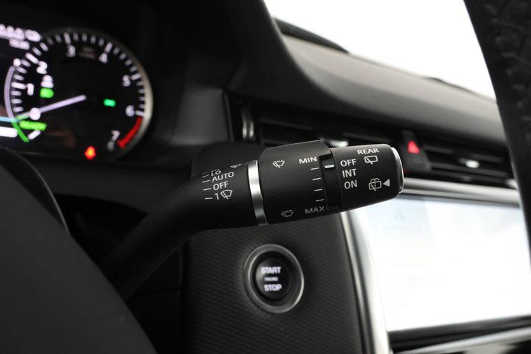 Vehicle Image 25
