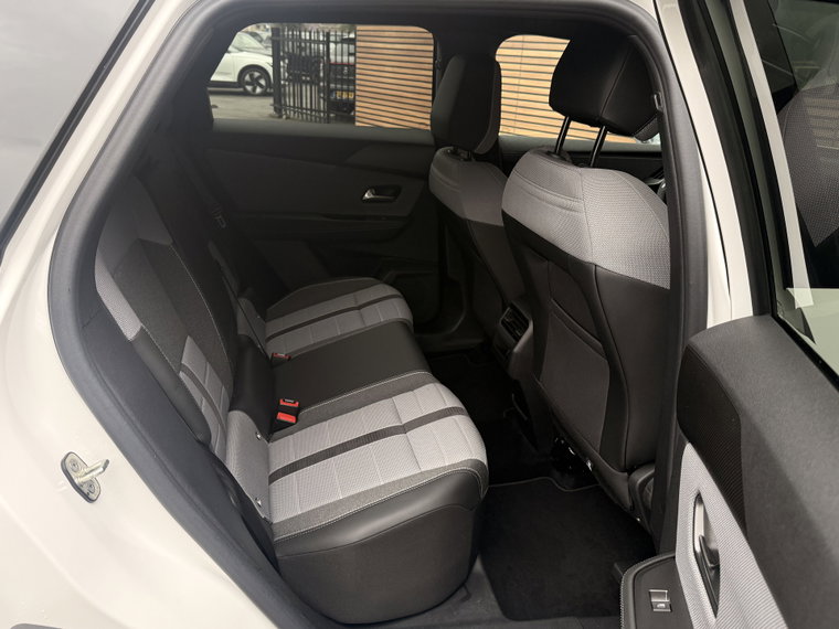 Vehicle Image 38