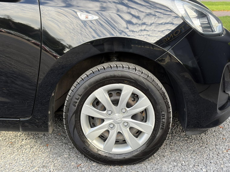 Vehicle Image 25