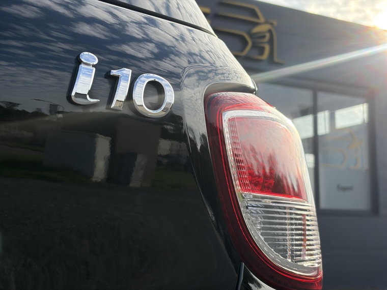 Vehicle Image 32