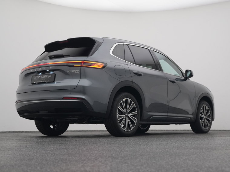 Vehicle Image 16
