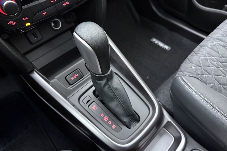 Vehicle Image 16