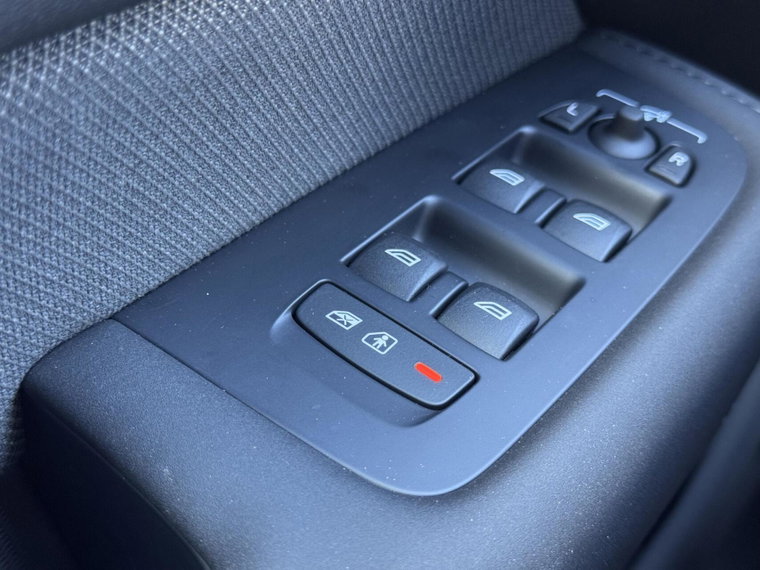 Vehicle Image 34