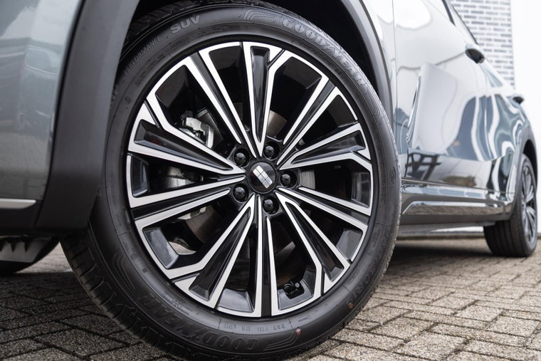 Vehicle Image 7