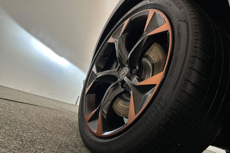 Vehicle Image 12
