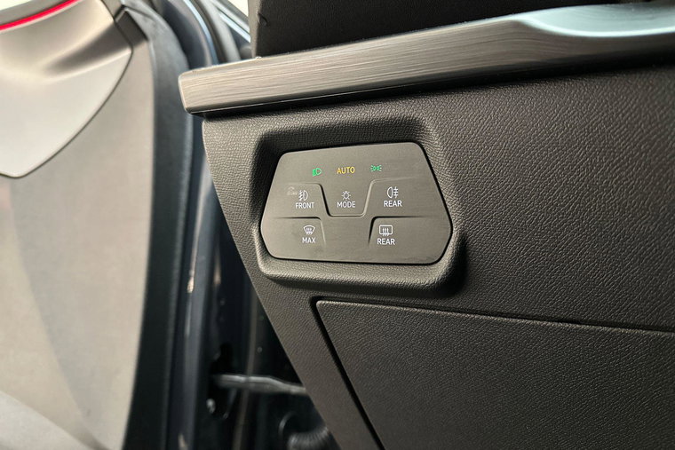 Vehicle Image 19