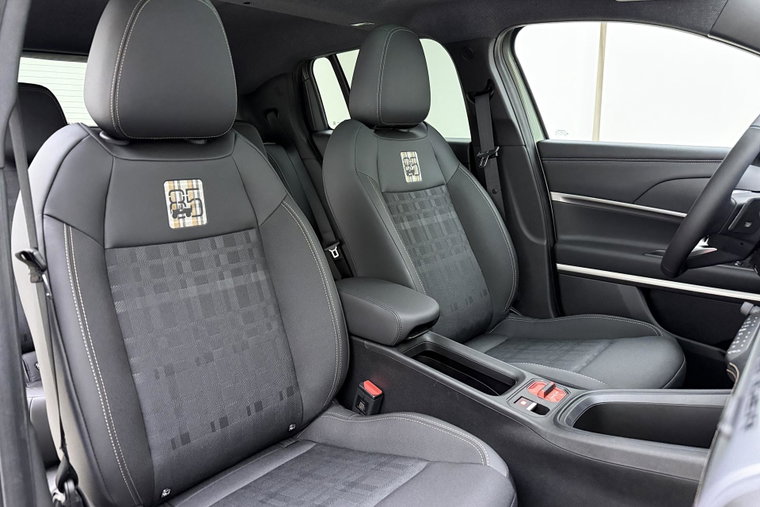 Vehicle Image 14
