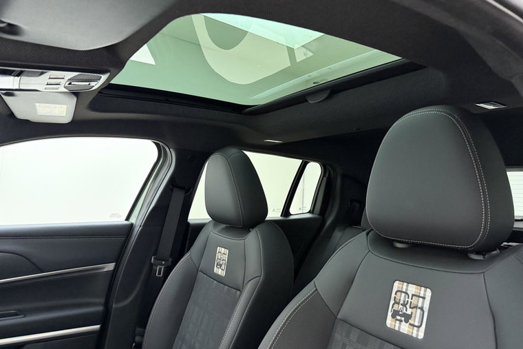 Vehicle Image 32
