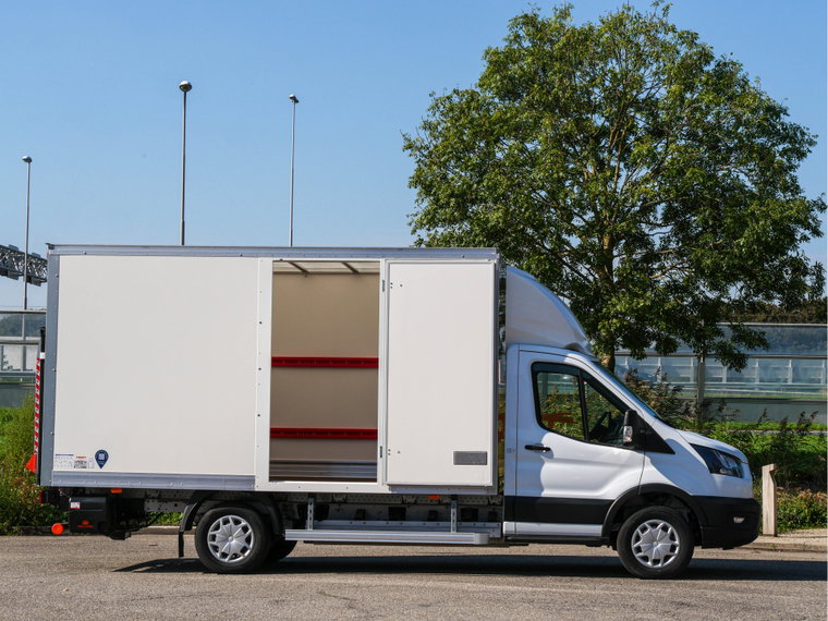 Vehicle Image 6
