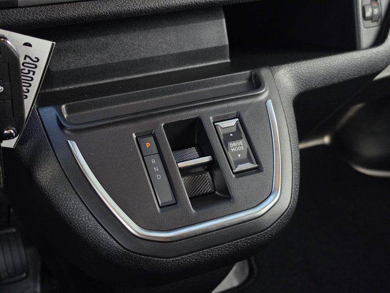 Vehicle Image 32