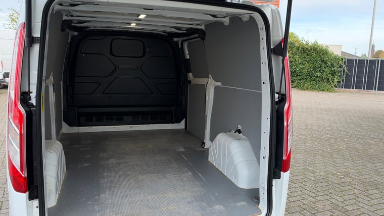 Vehicle Image 13