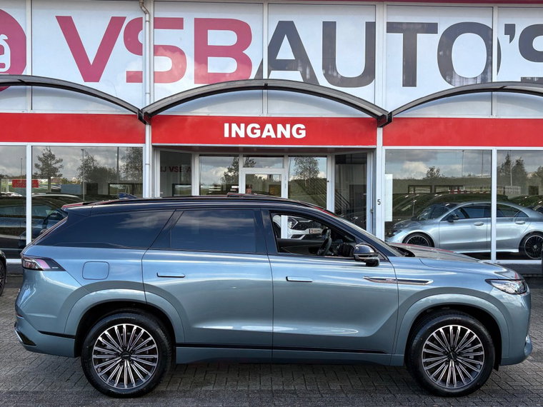 Vehicle Image 4