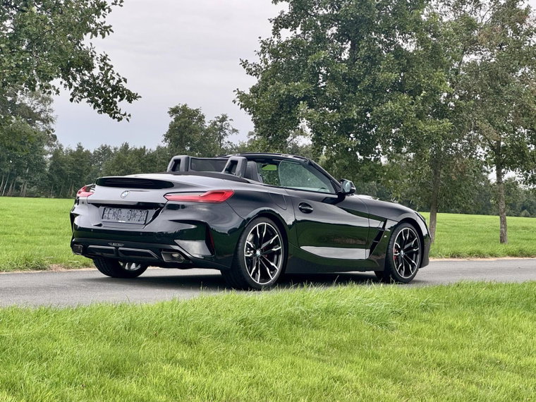 Vehicle Image 19