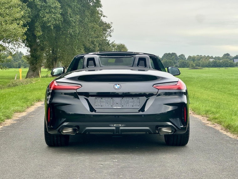 Vehicle Image 22