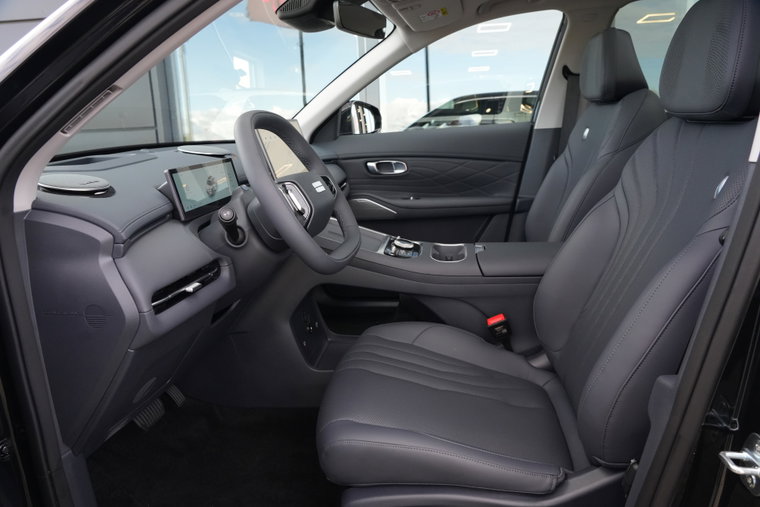 Vehicle Image 10