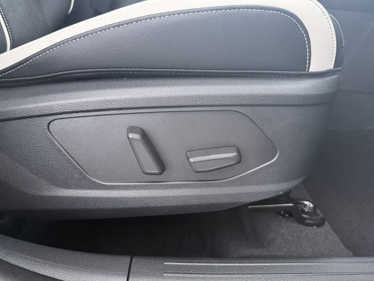 Vehicle Image 41