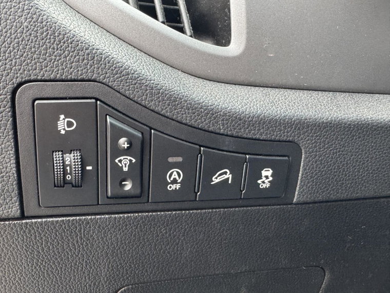Vehicle Image 25