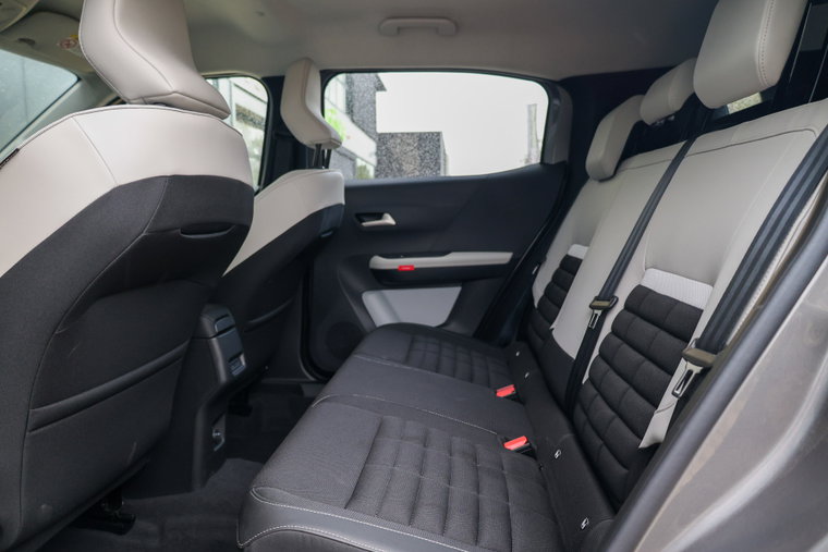 Vehicle Image 37