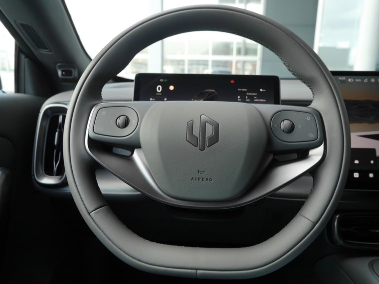 Vehicle Image 13