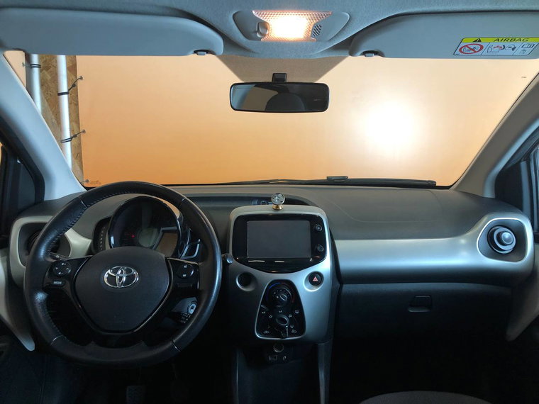Vehicle Image 11