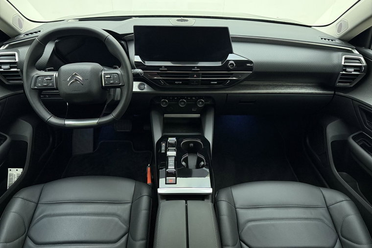 Vehicle Image 16