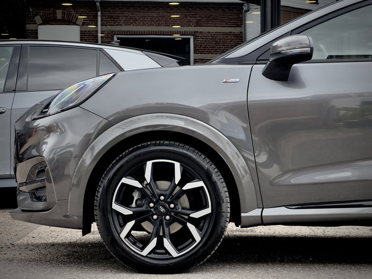 Vehicle Image 15