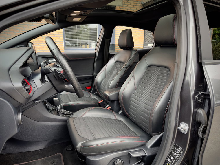 Vehicle Image 16