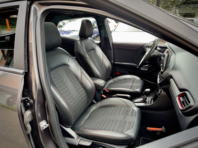 Vehicle Image 30