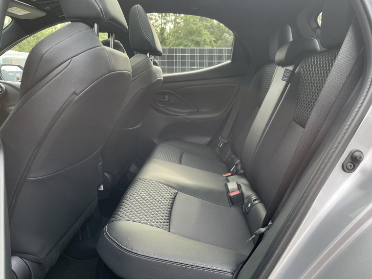 Vehicle Image 15