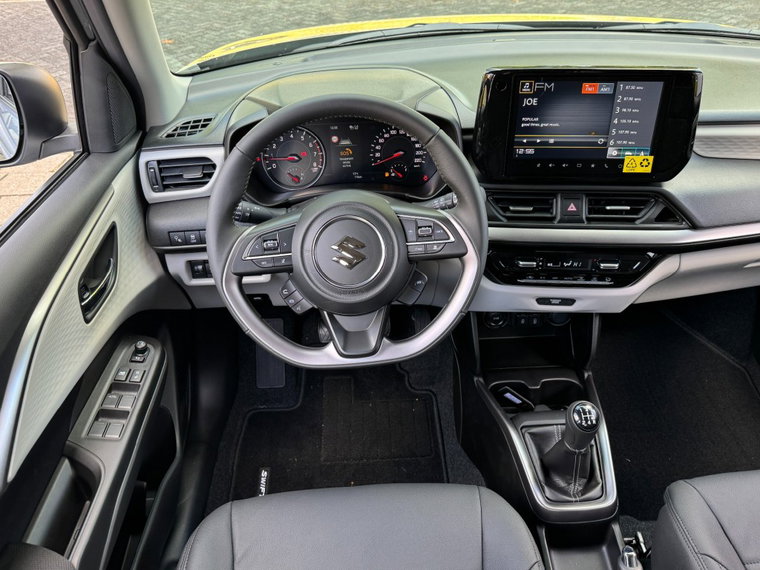 Vehicle Image 22