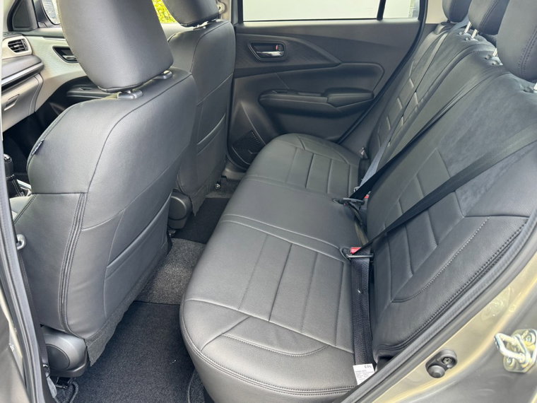 Vehicle Image 25