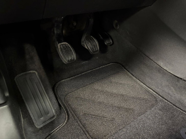 Vehicle Image 38