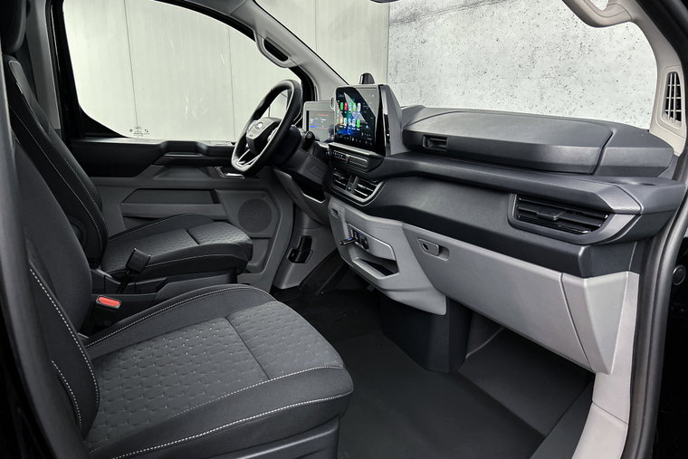 Vehicle Image 25